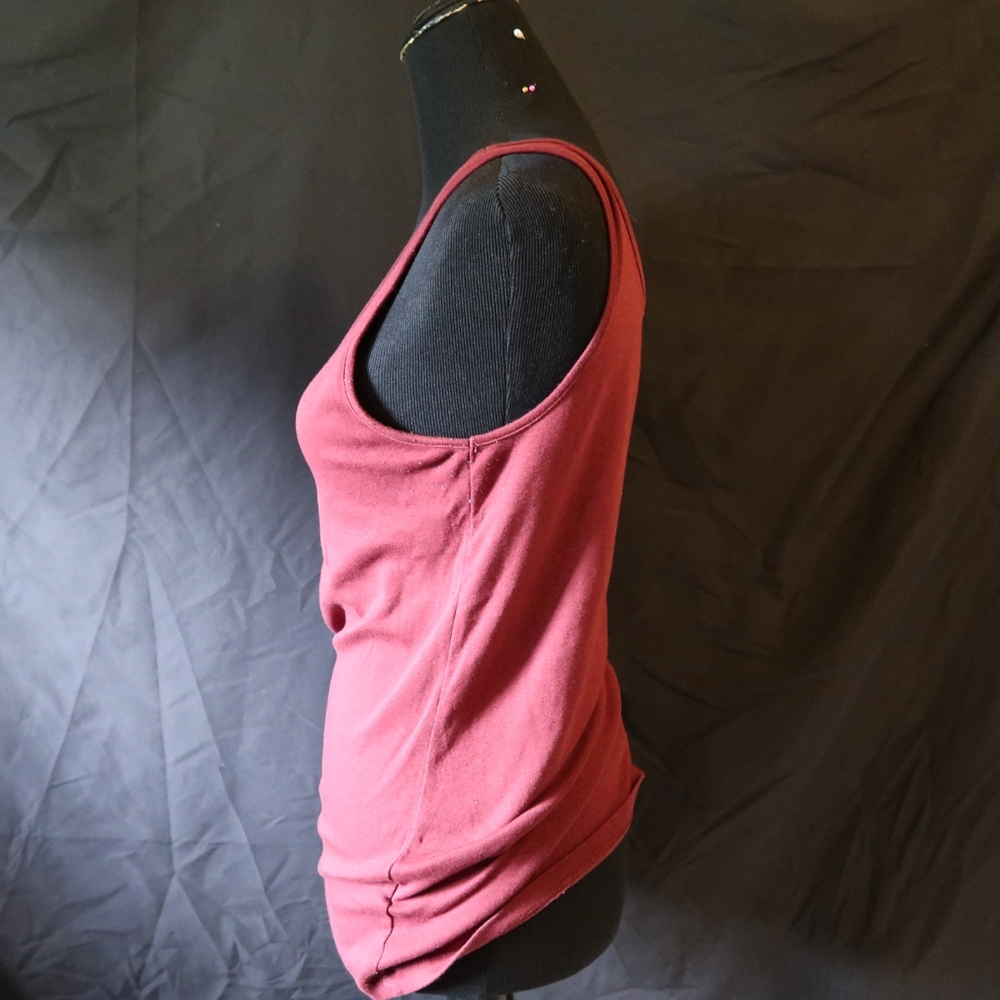 Tanktops - Picture 10 of 16